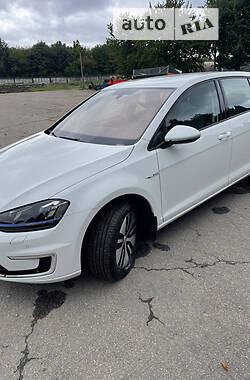 Хэтчбек Volkswagen Golf 2016 в Умани