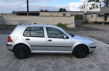 Хэтчбек Volkswagen Golf 2002 в Луцке