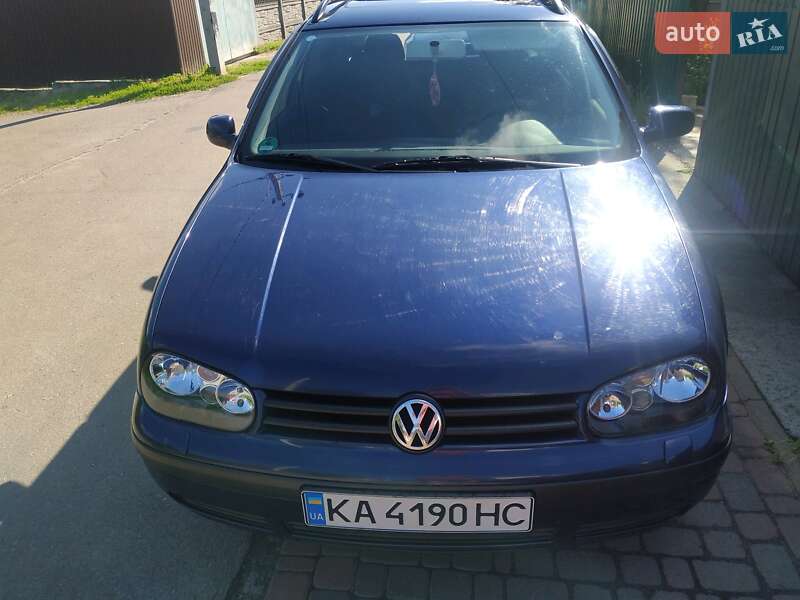 Универсал Volkswagen Golf 2001 в Киеве