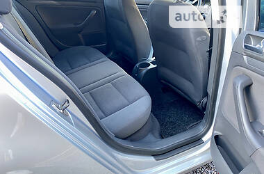 Хетчбек Volkswagen Golf 2004 в Львові