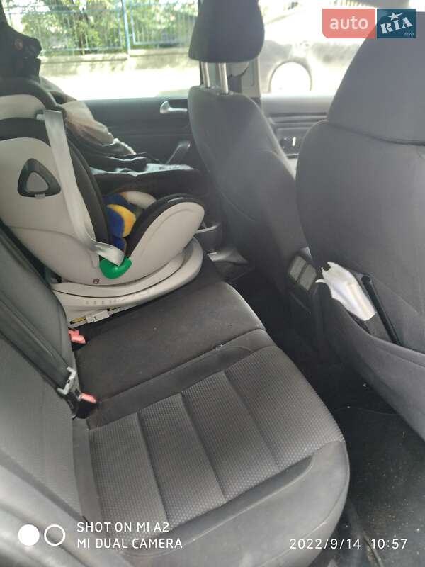 Универсал Volkswagen Golf 2010 в Черновцах