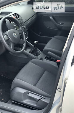 Хэтчбек Volkswagen Golf 2004 в 