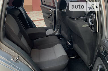Универсал Volkswagen Golf 2003 в 