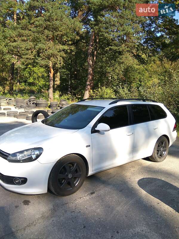 Універсал Volkswagen Golf 2010 в Львові