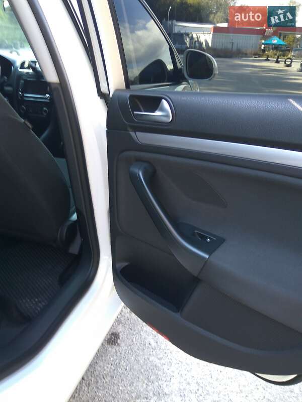 Універсал Volkswagen Golf 2010 в Львові