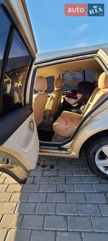 Хетчбек Volkswagen Golf 2003 в Чернівцях