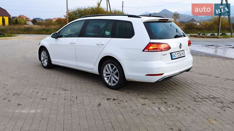 Універсал Volkswagen Golf 2017 в Хусті