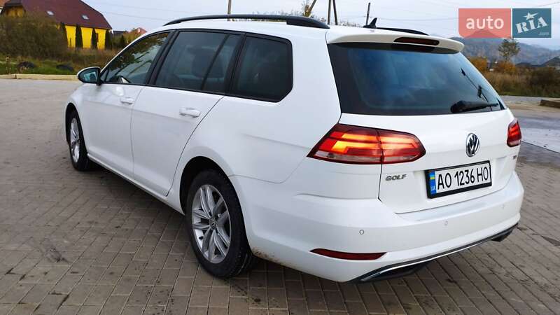 Універсал Volkswagen Golf 2017 в Хусті