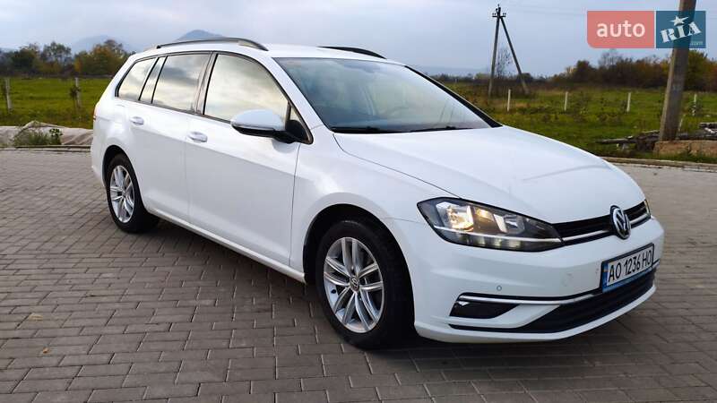 Універсал Volkswagen Golf 2017 в Хусті