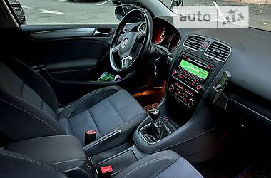 Хэтчбек Volkswagen Golf 2012 в 