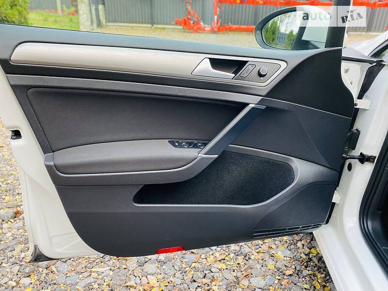 Універсал Volkswagen Golf 2017 в Львові