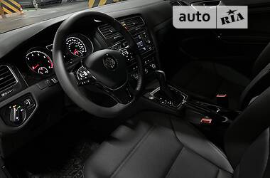 Хетчбек Volkswagen Golf 2020 в 
