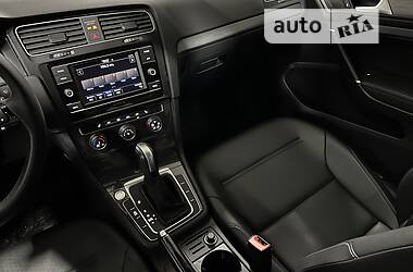 Хетчбек Volkswagen Golf 2020 в 