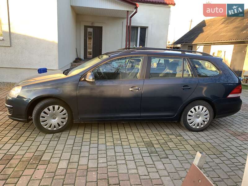 Універсал Volkswagen Golf 2009 в Рівному