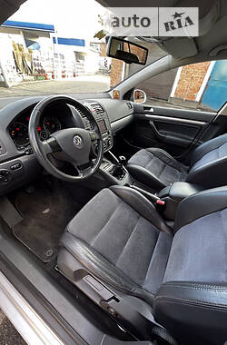 Хэтчбек Volkswagen Golf 2006 в 