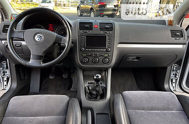 Хэтчбек Volkswagen Golf 2006 в 