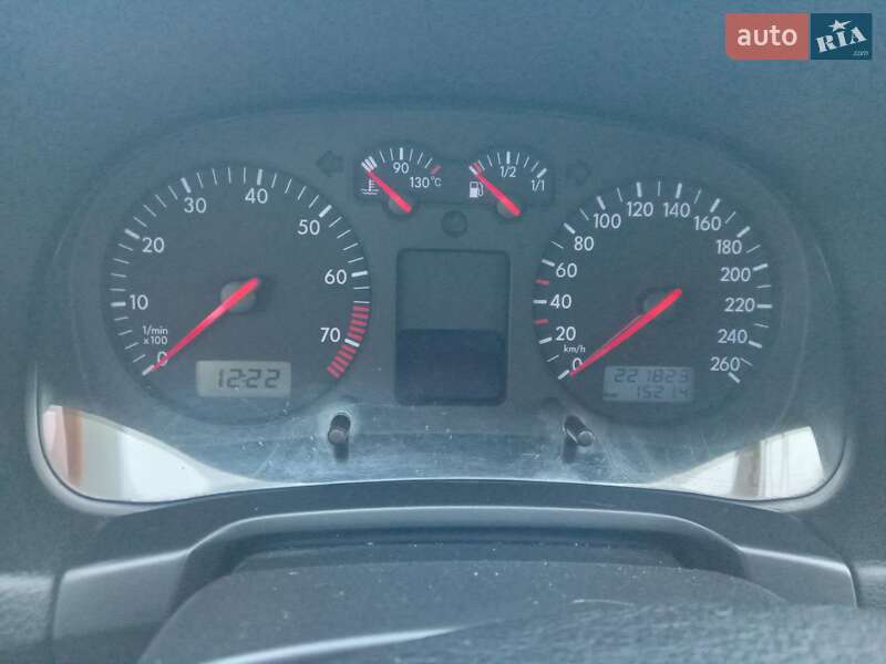 Універсал Volkswagen Golf 2000 в Кельменцях