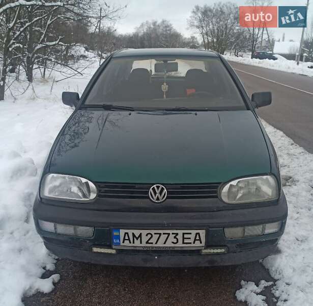 Хетчбек Volkswagen Golf 1996 в 