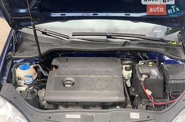 Хетчбек Volkswagen Golf 2004 в 
