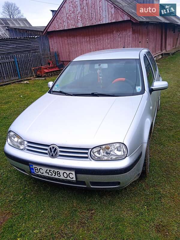 Хэтчбек Volkswagen Golf 2002 в 