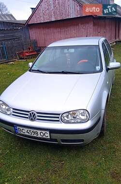 Хэтчбек Volkswagen Golf 2002 в 