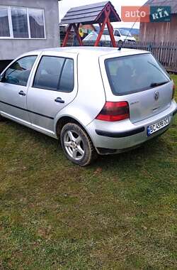 Хэтчбек Volkswagen Golf 2002 в 