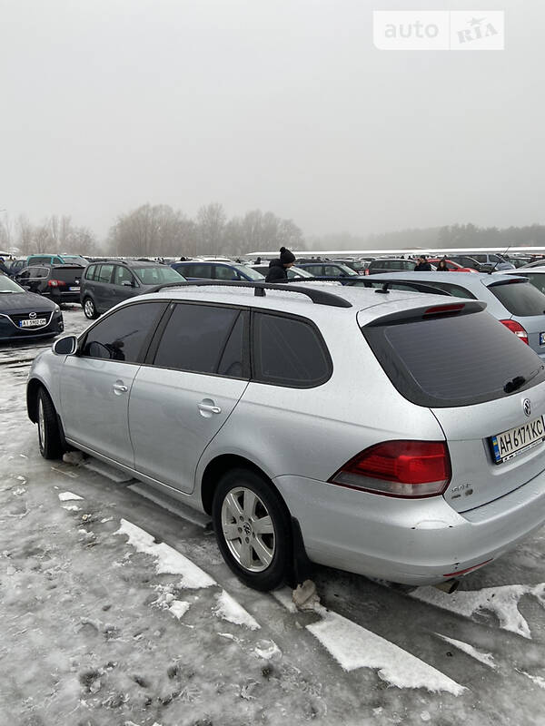 Універсал Volkswagen Golf 2010 в Києві