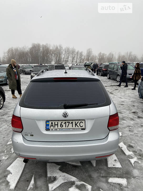 Універсал Volkswagen Golf 2010 в Києві