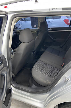 Універсал Volkswagen Golf 2010 в 