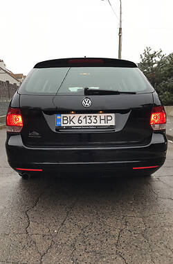 Универсал Volkswagen Golf 2012 в Ровно