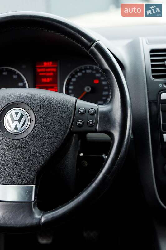 Універсал Volkswagen Golf 2009 в Луцьку