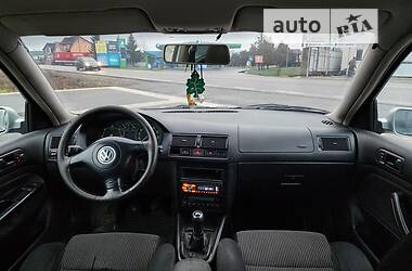 Хетчбек Volkswagen Golf 2000 в 
