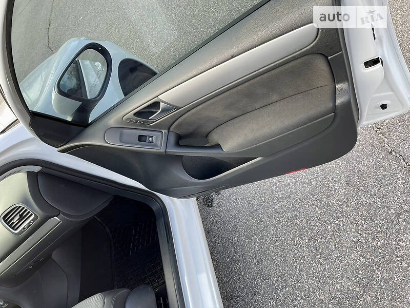 Хэтчбек Volkswagen Golf 2011 в Запорожье