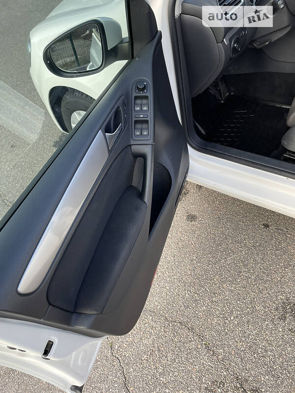 Хэтчбек Volkswagen Golf 2011 в Запорожье