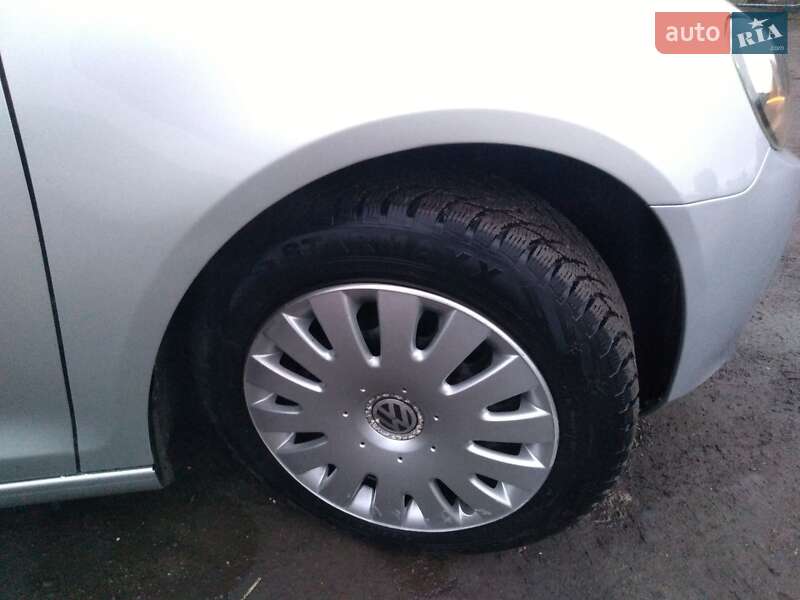 Універсал Volkswagen Golf 2011 в Демидівці