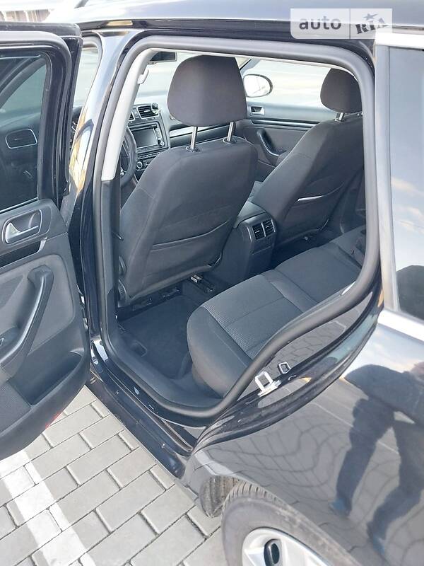Универсал Volkswagen Golf 2011 в Сумах