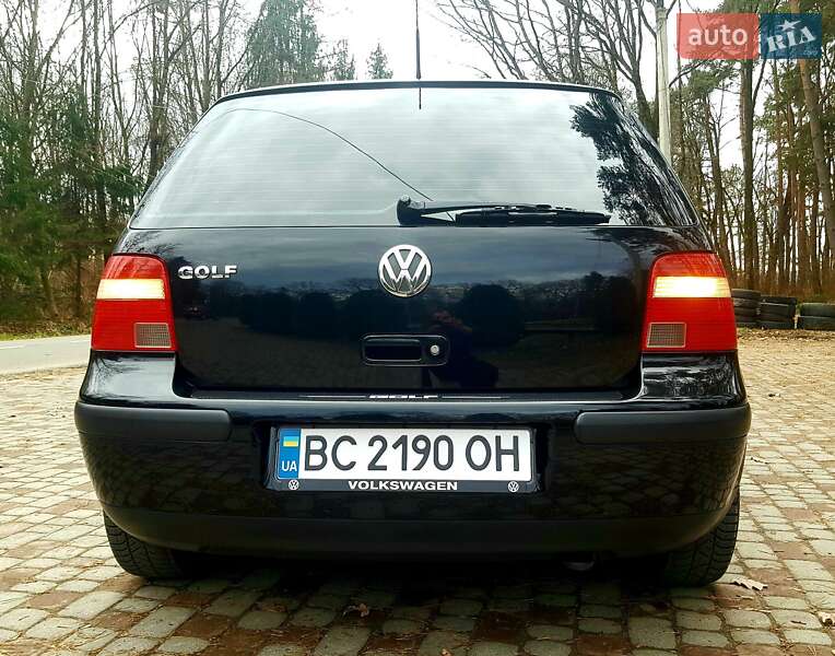 Хэтчбек Volkswagen Golf 2002 в Дрогобыче