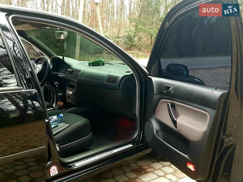 Хэтчбек Volkswagen Golf 2002 в Дрогобыче