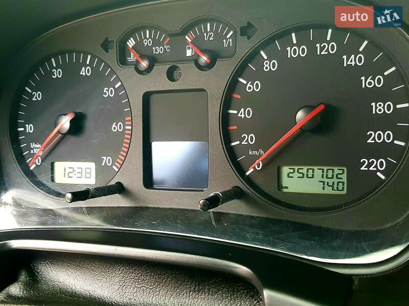 Хэтчбек Volkswagen Golf 2002 в Дрогобыче