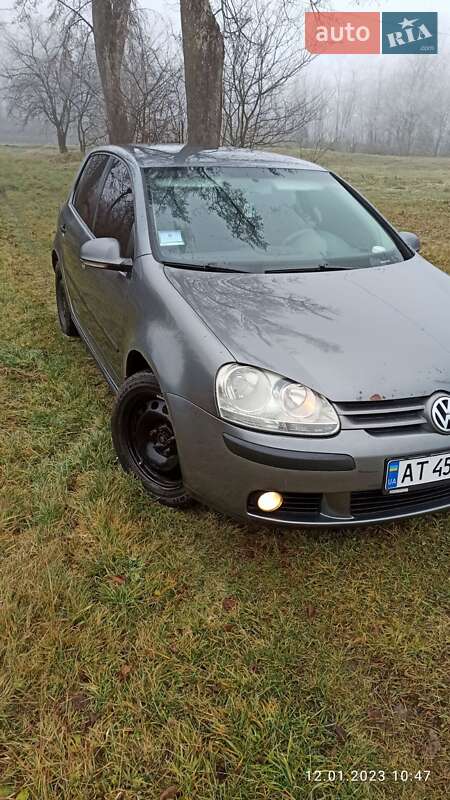 Хетчбек Volkswagen Golf 2005 в Коломиї