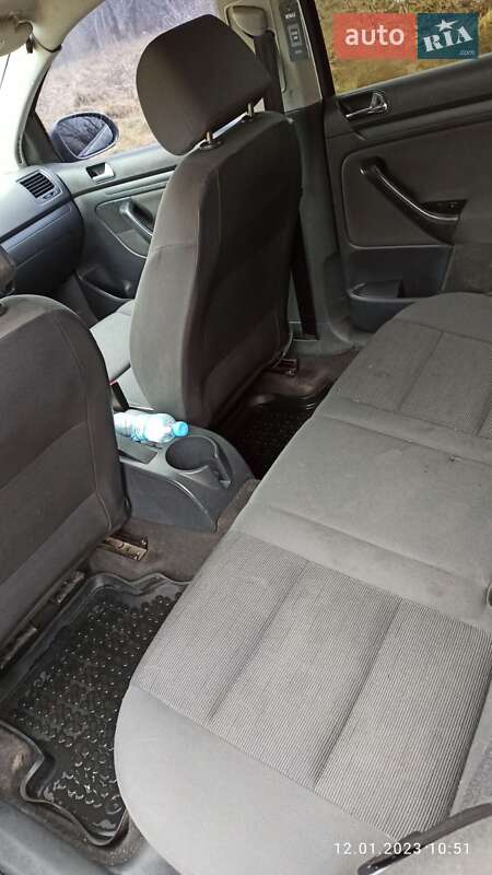 Хетчбек Volkswagen Golf 2005 в Коломиї