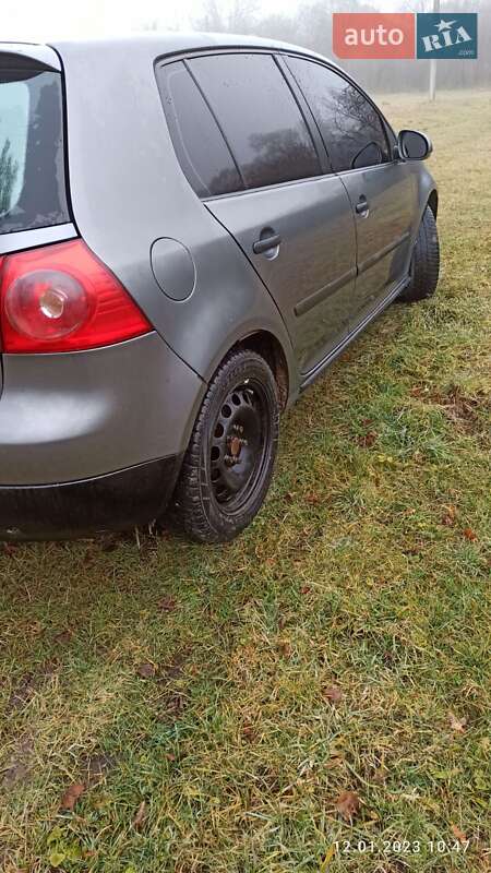 Хетчбек Volkswagen Golf 2005 в Коломиї