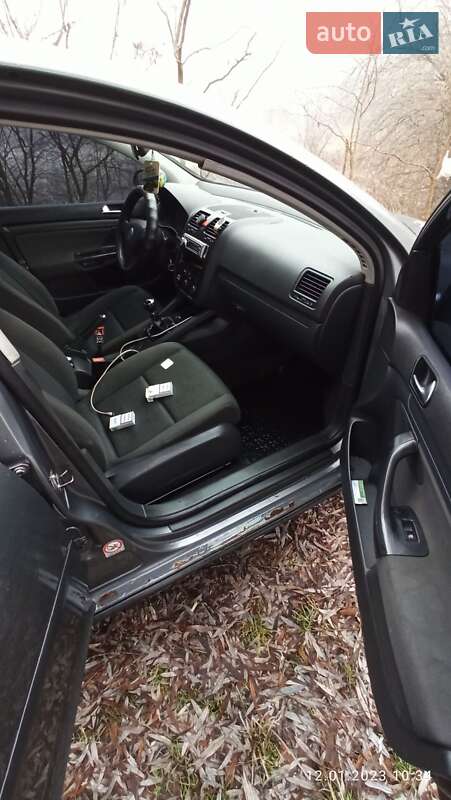 Хетчбек Volkswagen Golf 2005 в Коломиї