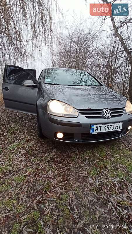 Хетчбек Volkswagen Golf 2005 в Коломиї