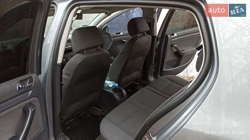 Хетчбек Volkswagen Golf 2005 в Коломиї