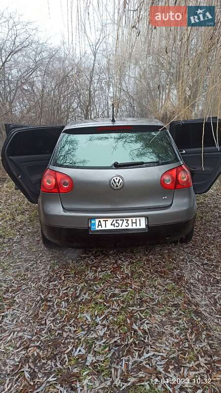 Хетчбек Volkswagen Golf 2005 в Коломиї