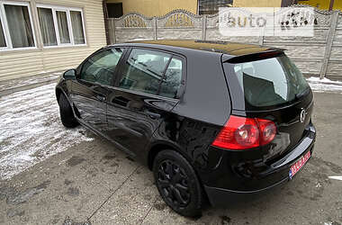 Хэтчбек Volkswagen Golf 2005 в Киеве