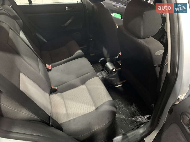 Універсал Volkswagen Golf 2004 в Зачепилівці