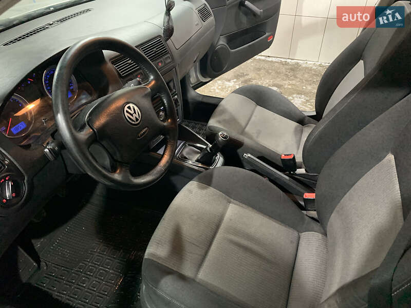 Універсал Volkswagen Golf 2004 в Зачепилівці