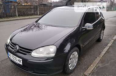 Хэтчбек Volkswagen Golf 2004 в Корсуне-Шевченковском